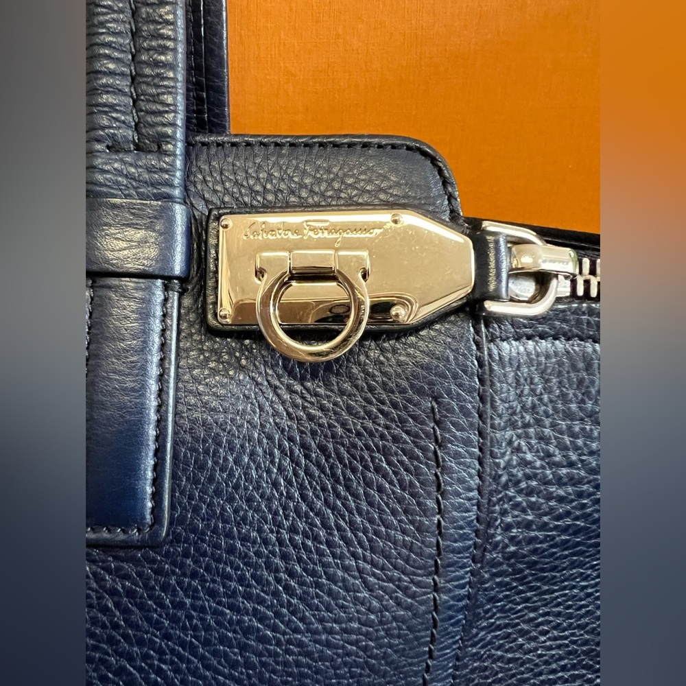 SOLD‼️Ferragamo tote bag with Gancini Buckles - Picture 5 of 6